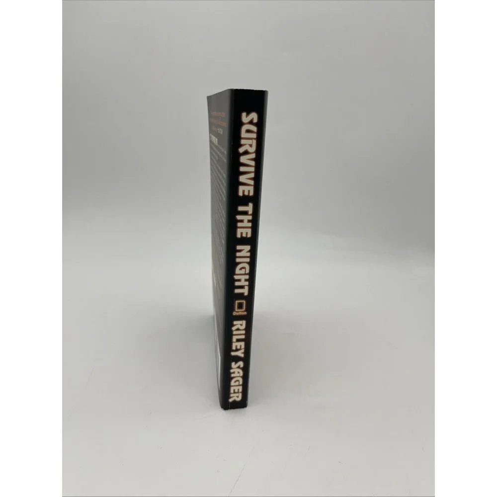 Riley Sager Survive‎ the Night (Paperback)